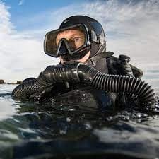 تجهیزات غواصی در مجموعه دلفین مرجان قشم: امنیت و تجربه بی‌نظیر در اعماق دریا